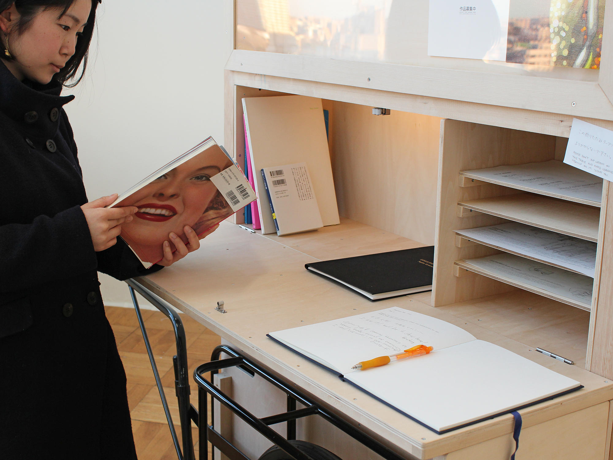 Misemono-Yatai project space library folding desk